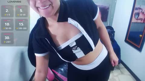 Snapshot of miaa_scott chatting on 25, 11, 2025 online show from 25, 11, 2025