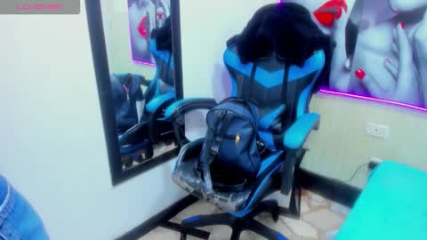 Snapshot of miaa_scott chatting on 20, 12, 2025 online show from 20, 12, 2025