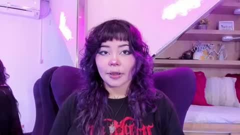 Snapshot of miaamane chatting on 5, 11, 2025 Mia online show from 5, 11, 2025