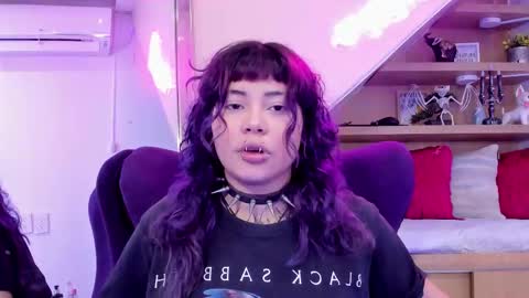 Snapshot of miaamane chatting on 8, 11, 2025 Mia online show from 8, 11, 2025