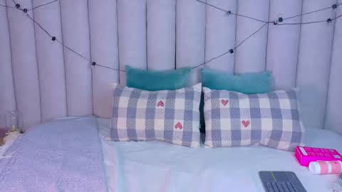 Snapshot of miaanderson__ chatting on 16, 12, 2025 miaanderson__ online show from 16, 12, 2025