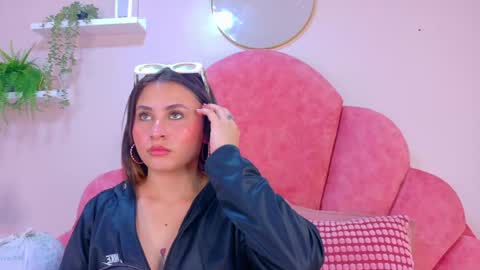 miaanderson__ online show from 23, 4, 2026