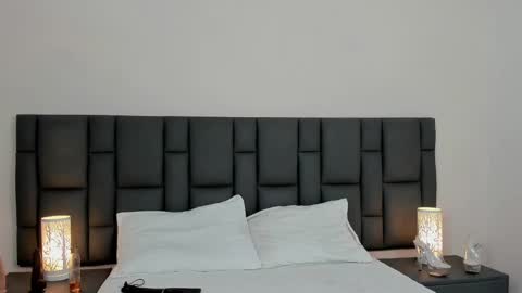 Snapshot of miaandmolly_ chatting on 8, 1, 2025 mia red hair molly short hair online show from 8, 1, 2025