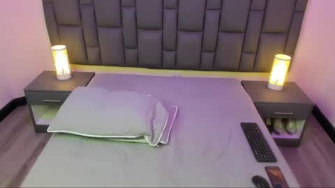 Snapshot of miaandmolly_ chatting on 1, 3, 2025 mia red hair molly short hair online show from 1, 3, 2025