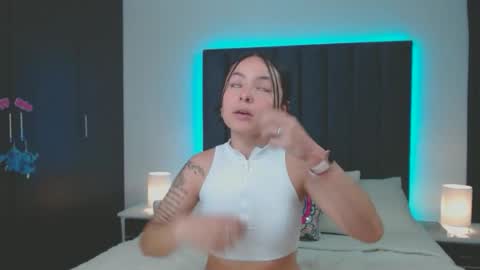 Snapshot of miaandnaty1 chatting on 27, 1, 2025 miaandnaty1 online show from 27, 1, 2025