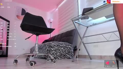 Mia Belier  online show from 20, 1, 2025