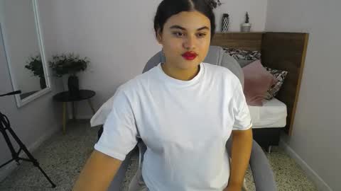 Snapshot of miabloomm chatting on 23, 10, 2025 Miabloomm online show from 23, 10, 2025