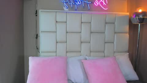 Snapshot of miacamille chatting on 1, 4, 2026 Mia Camille online show from 1, 4, 2026