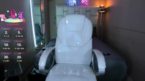 Snapshot of miacamille chatting on 28, 4, 2026 Mia Camille online show from 28, 4, 2026