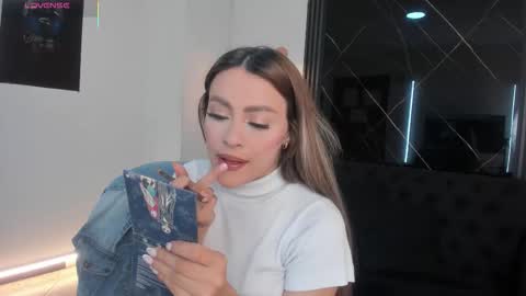 MiaCarper online show from 22, 12, 2025