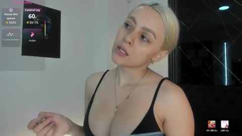 MiaCarper online show from 11, 2, 2026