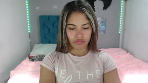 Snapshot of miacumgirl chatting on 23, 6, 2026 miacumgirl online show from 23, 6, 2026