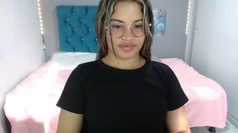 Snapshot of miacumgirl chatting on 7, 7, 2026 miacumgirl online show from 7, 7, 2026
