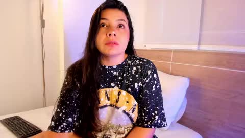 Snapshot of miadanielss chatting on 12, 5, 2026 IG Yojanagomez online show from 12, 5, 2026