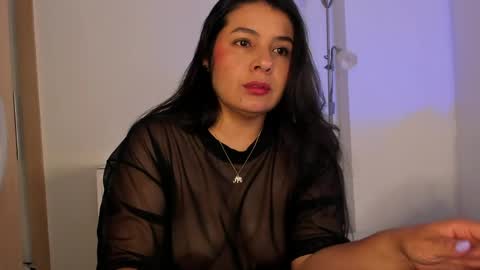 Snapshot of miadanielss chatting on 25, 5, 2026 IG Yojanagomez online show from 25, 5, 2026