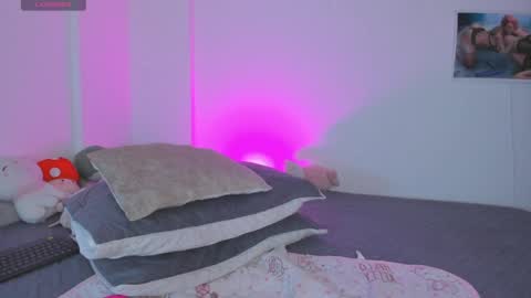 Snapshot of miaengels_ chatting on 7, 4, 2026 Mia Engels online show from 7, 4, 2026