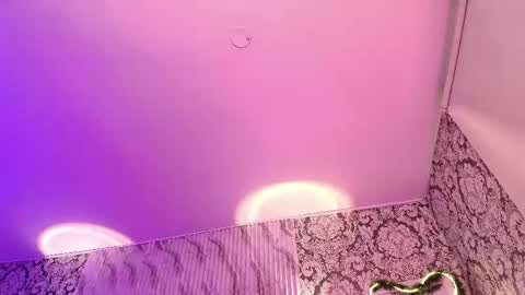 Mia online show from 5, 12, 2025