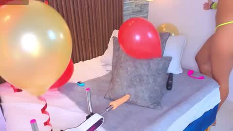 miagomezx online show from 15, 2, 2026