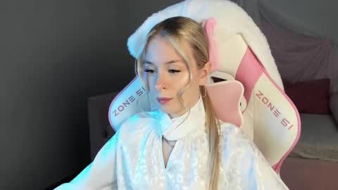 Mia online show from 14, 10, 2025