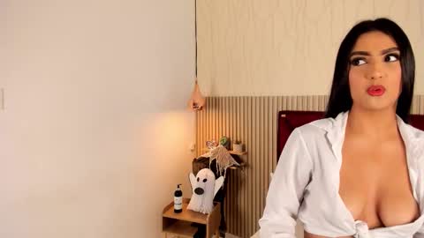 Miah and Bella online show from 27, 10, 2025