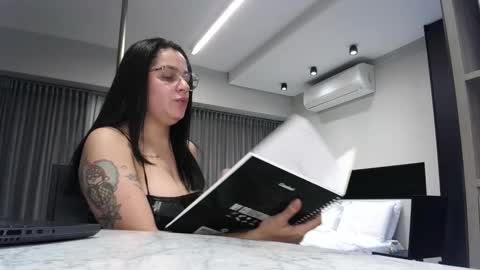 Snapshot of miahale chatting on 2, 2, 2025 Ms Mia  Owner Of  Your Mind online show from 2, 2, 2025