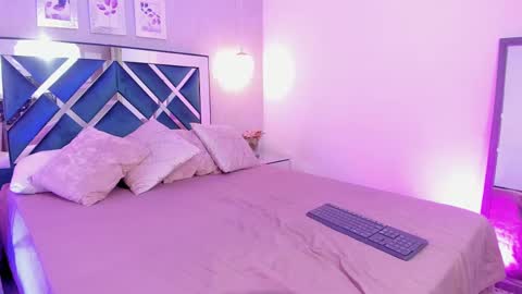 Mia Khalifa online show from 28, 2, 2025