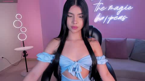 Snapshot of mialaurence_ chatting on 18, 4, 2026 Call me Mia online show from 18, 4, 2026