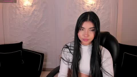 Snapshot of mialaurence_ chatting on 20, 4, 2026 Call me Mia online show from 20, 4, 2026