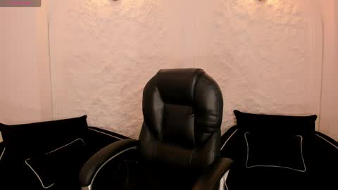 Snapshot of mialaurence_ chatting on 29, 4, 2026 Call me Mia online show from 29, 4, 2026