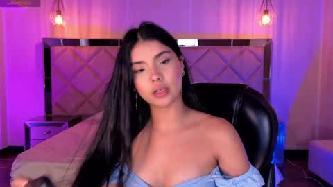 Snapshot of mialaurence_ chatting on 8, 5, 2026 Call me Mia online show from 8, 5, 2026
