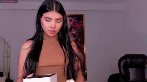 Snapshot of mialaurence_ chatting on 20, 5, 2026 Call me Mia online show from 20, 5, 2026