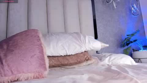 mia logan  online show from 29, 11, 2025