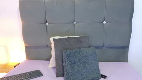 Snapshot of miamackleyn_ chatting on 8, 4, 2026 MIA online show from 8, 4, 2026