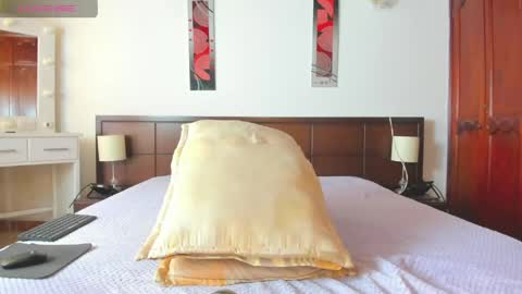 Snapshot of miamarin_hot chatting on 22, 5, 2026 Mia online show from 22, 5, 2026