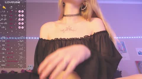 Snapshot of miamiameow chatting on 8, 12, 2024 Mia online show from 8, 12, 2024