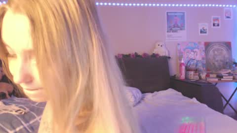 Snapshot of miamiameow chatting on 20, 12, 2024 Mia online show from 20, 12, 2024