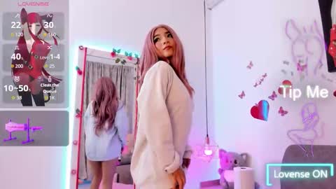 Snapshot of miamoon7 chatting on 27, 4, 2026 mia online show from 27, 4, 2026