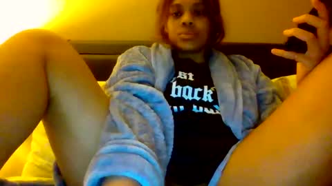 MiaMuffn online show from 1, 1, 2025