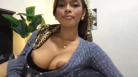 Snapshot of miapasita chatting on 12, 9, 2025 Mia online show from 12, 9, 2025