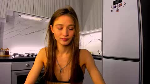 Mia online show from 4, 4, 2026