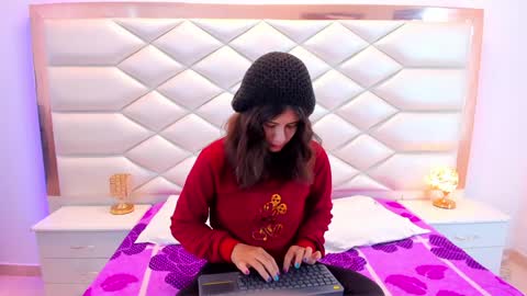 Sweetie Mia online show from 8, 2, 2025