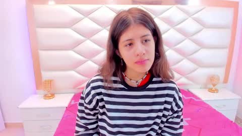 Sweetie Mia online show from 4, 3, 2025