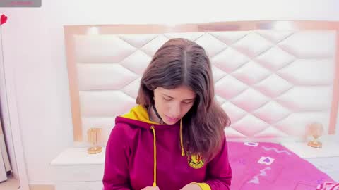 Sweetie Mia online show from 6, 3, 2025