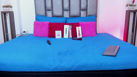 Mia Milf online show from 6, 11, 2025