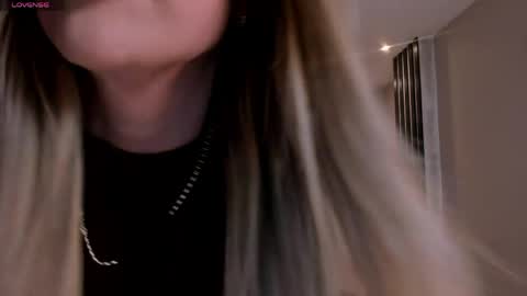 Mia Silva online show from 7, 5, 2026