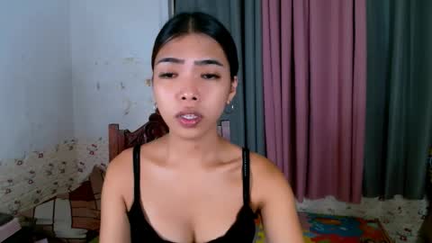 Snapshot of miasmith09 chatting on 29, 5, 2026 Pau and jence online show from 29, 5, 2026