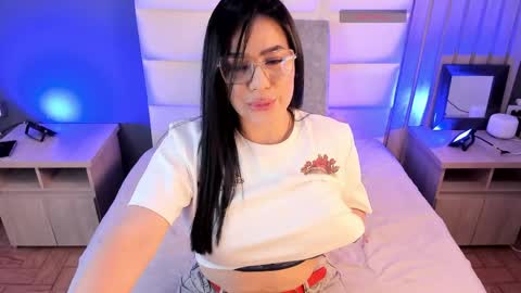 Mia online show from 6, 4, 2026