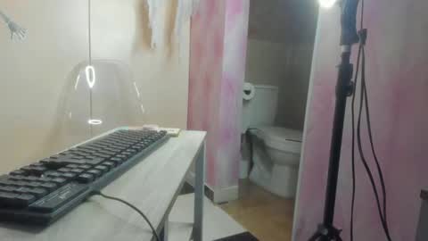 Snapshot of miasstone chatting on 25, 10, 2025  MIA online show from 25, 10, 2025