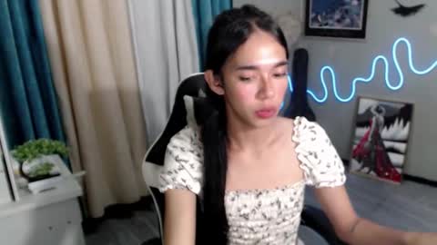 Mia online show from 2, 2, 2025