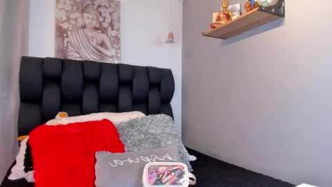 Snapshot of miavelvet1 chatting on 1, 10, 2025 miavelvet1 online show from 1, 10, 2025